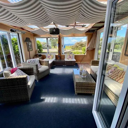 Lakeside Reserve House Close To City Centre