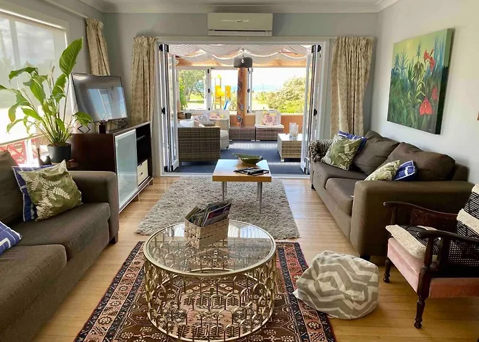 Lakeside Reserve House Close To Centre *