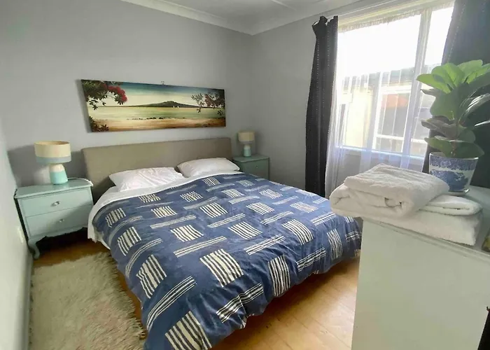 Lakeside Reserve House Close To Centre